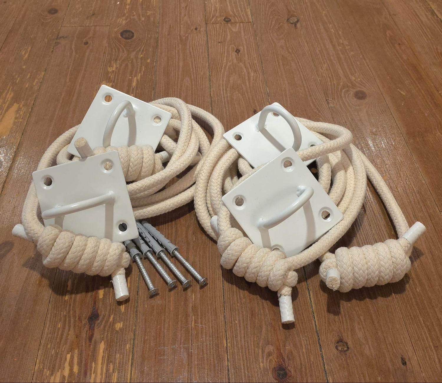 4 cuerdas de yoga blancas con 4 ganchos de metal blancos y 4 tornillos para el yoga iyengar
