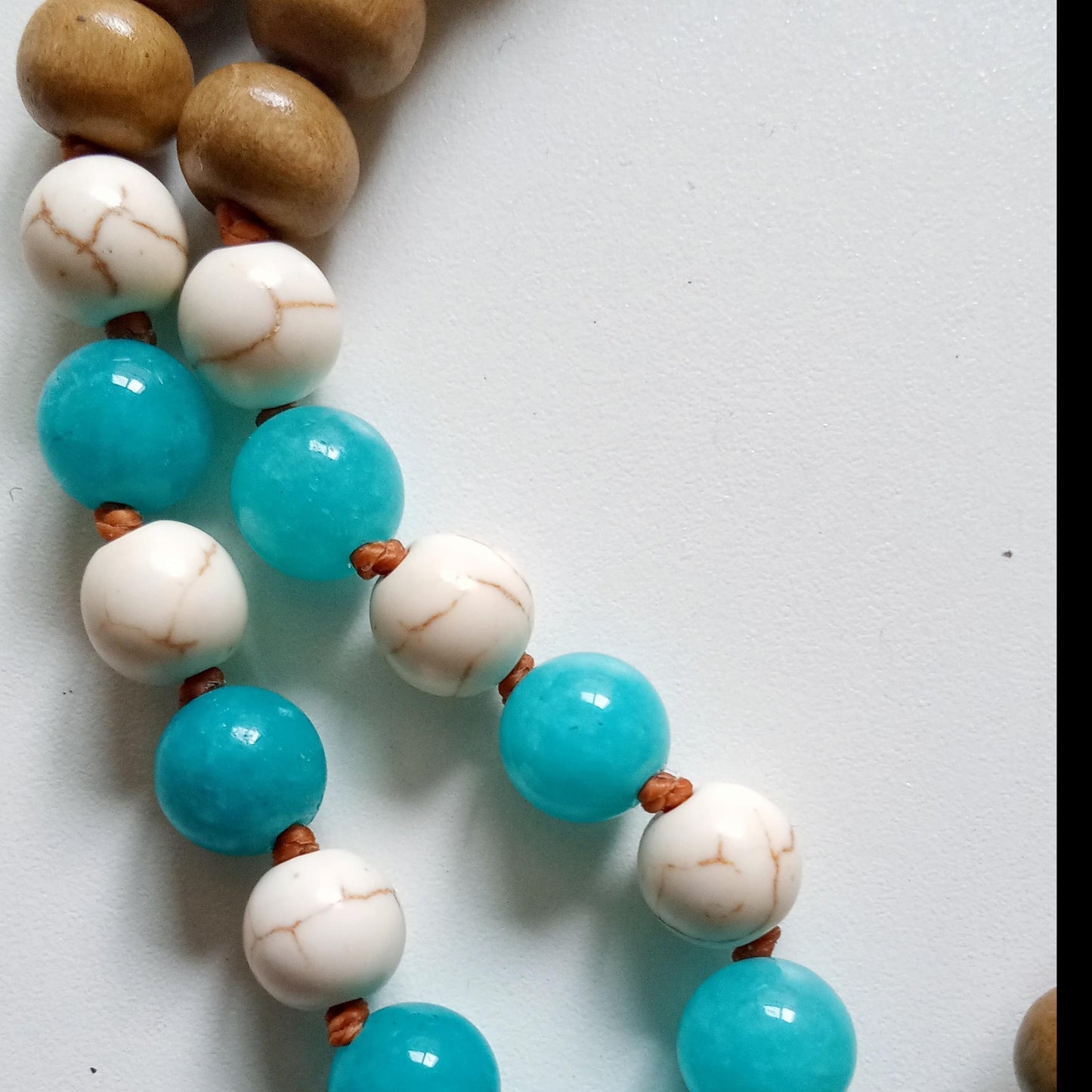 howlite aqua marine gemstones necklace
